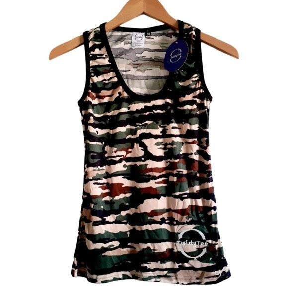 Twisty Tee Women's Activewear Dry Fit Camo Pullover Scoopneck Tank Top NWT Small - Picture 1 of 8
